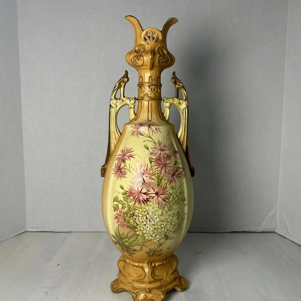 ANTIQUE ROYAL WETTINA FOOTED VASE-AUSTRIA-ROBERT‎ HANKE LATE 19th CENTURY 1508